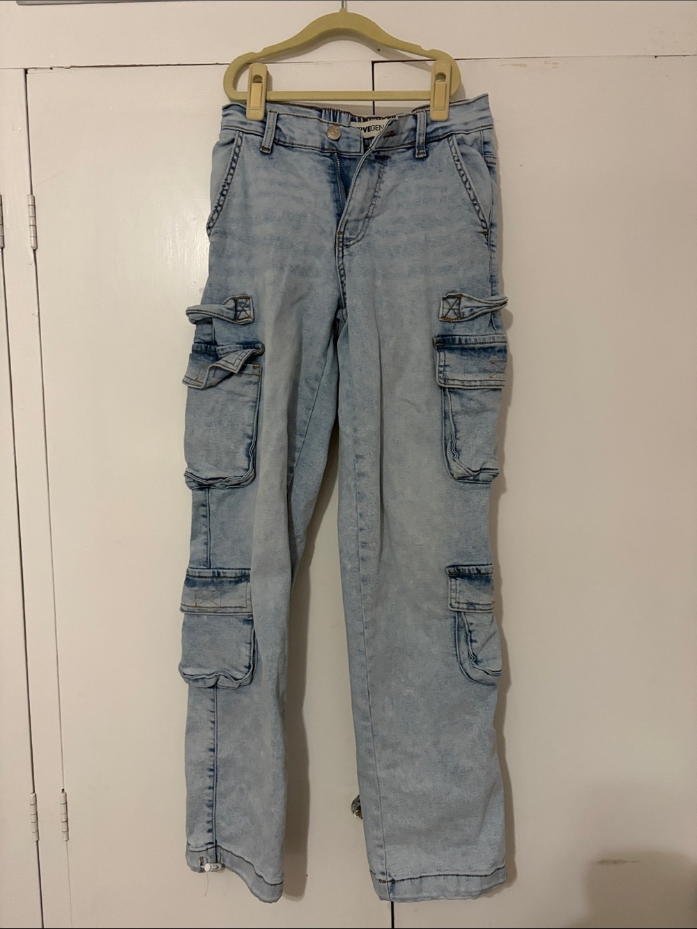 Light Wash Cargo Jeans - Women